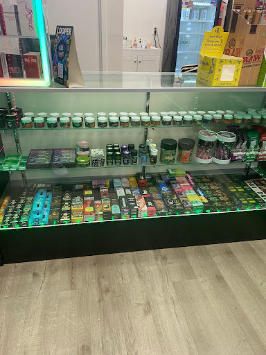 Royal Smoke Shop 2, Tobacco, Vapes, Glass Pipes, Cigars in Dumont, NJ
