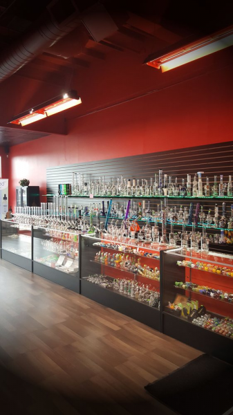 Smoke Widow Smoke Shop, Tobacco, Vapes, Glass Pipes in Puyallup, WA