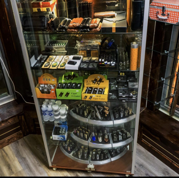 Tobacco Hut Smoke Shop, Tobacco, Vapes, Glass Pipes in Warrenton, VA