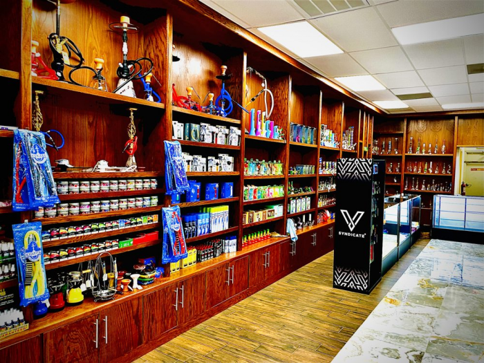 vape shop tuebrook Royalty Vapes main image 1