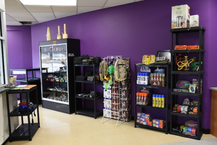 Holy Smokes - Green Bay East Smoke Shop, Tobacco, Vapes in Green Bay, WI