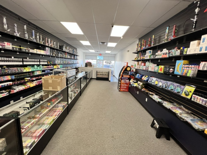 Smoke Tokz Lees Summit Smoke and Vape Shop 2 Smoke Shop in Lee's Summit, MO