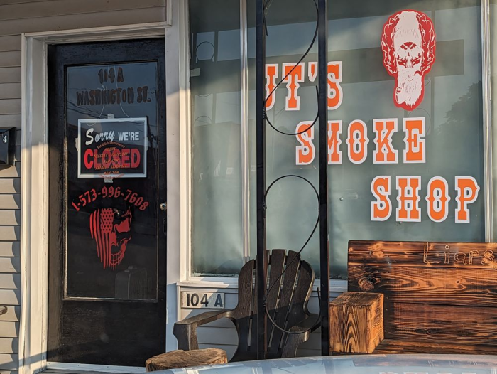 JT's Smoke Shop, Tobacco, Vapes, Glass Pipes, Cigars in Doniphan, MO